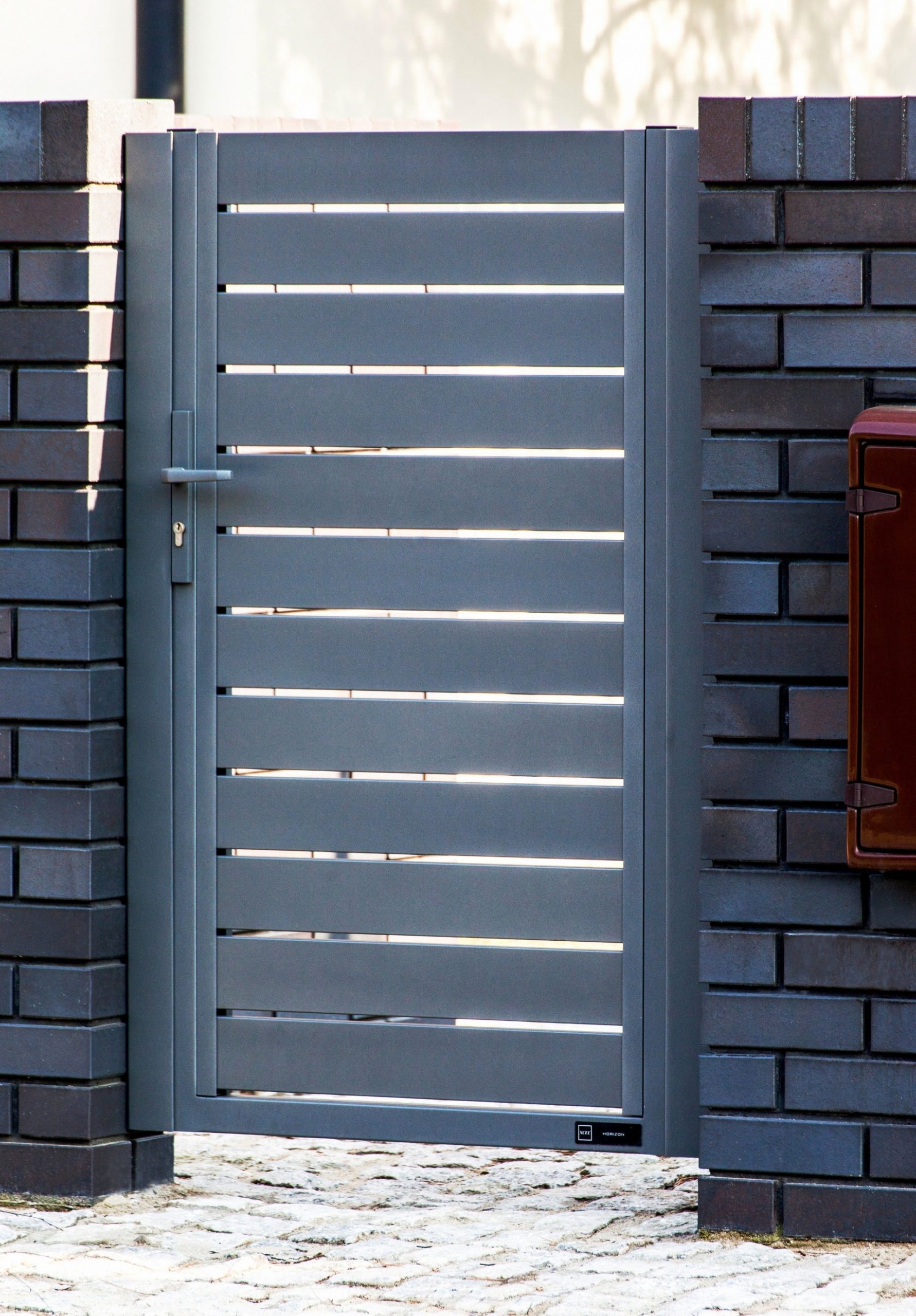 ogrodzenia_aluminiowe_lublin_shades_of_bronze_xcel_1920x0_1